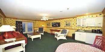 Chippewa Waterfront 3* Mackinac Island