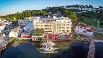 Chippewa Waterfront 3* Mackinac Island
